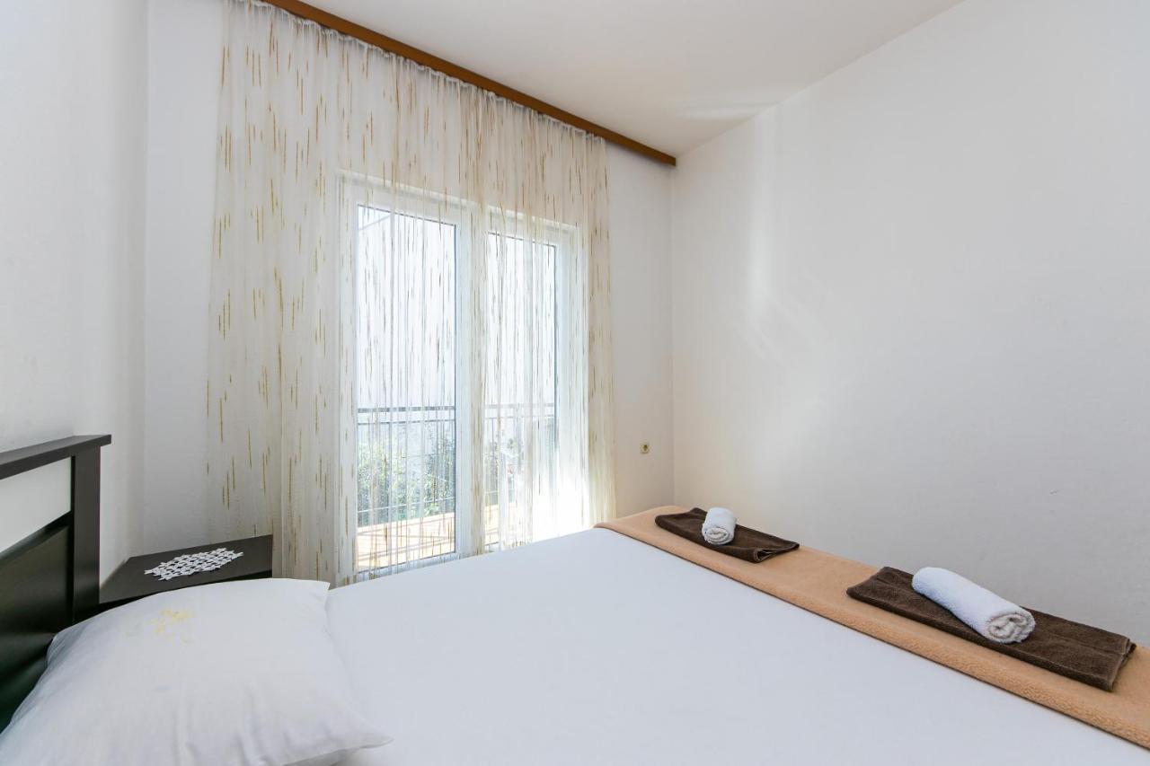 Apartments with a parking space Gradac, Makarska - 14708 Bagian luar foto