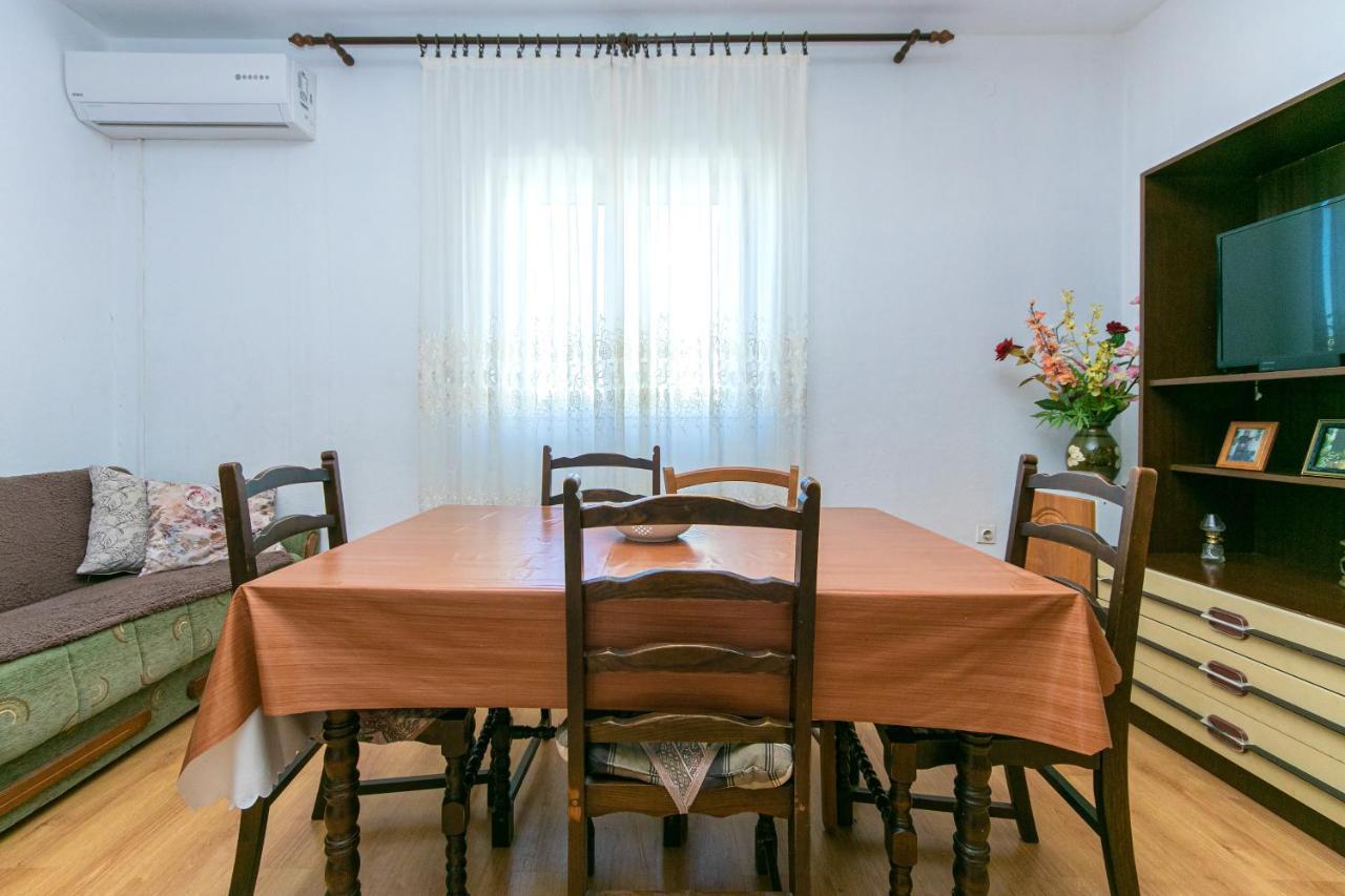 Apartments with a parking space Gradac, Makarska - 14708 Bagian luar foto
